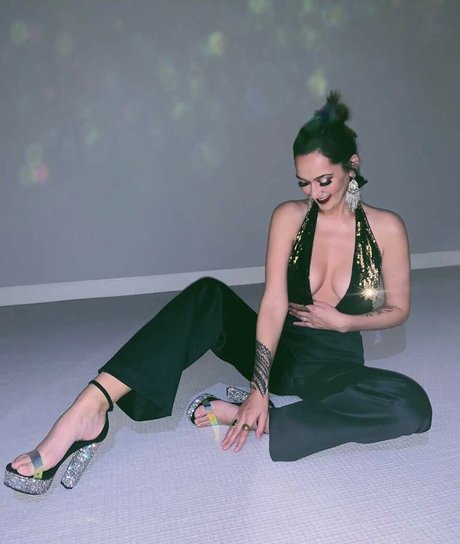 Geo Antoinette star sex picture