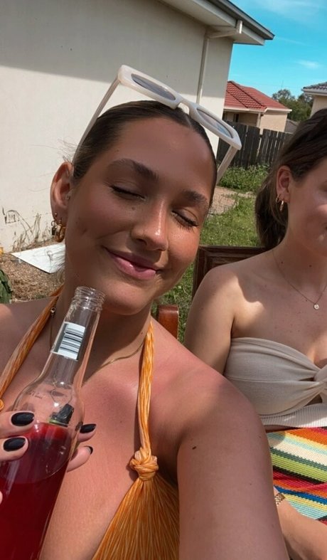 Ariel D model xxx photo