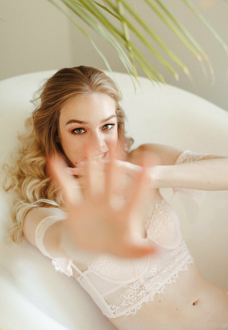 lizzysweetsofficial high quality star pic