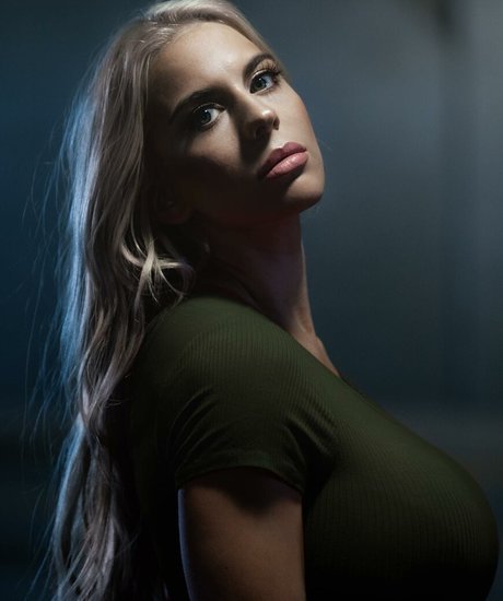 Katelyn Keplar naked star img