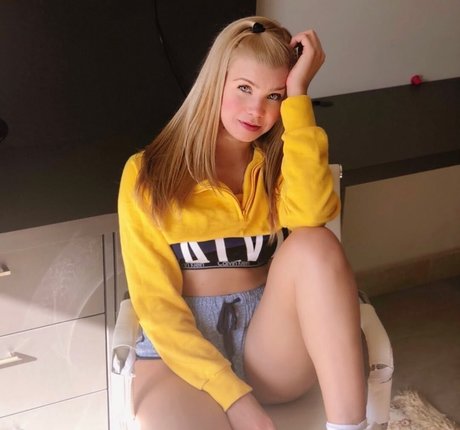 Izza Kowalski star nudes pics