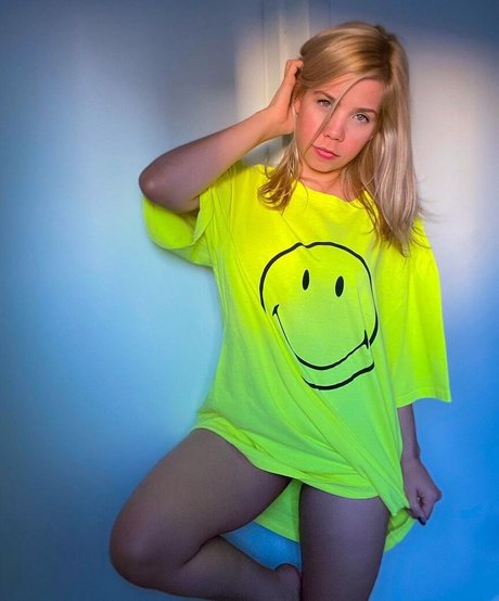 Izza Kowalski naked star pictures