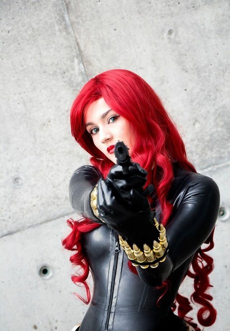 Arual Ebiru Cosplay beautiful star image