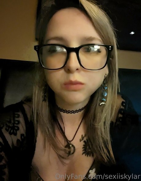 sexiiskylar hot star pics