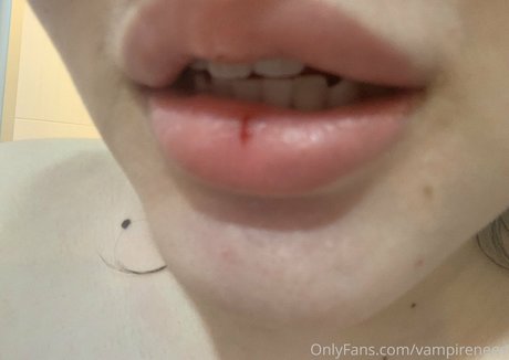 vampireneee pornographic actress img