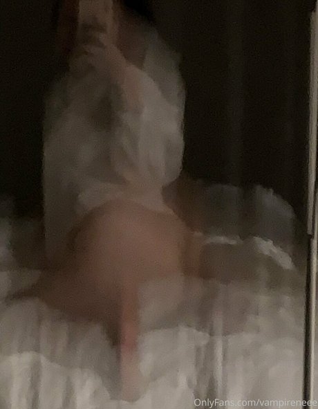 vampireneee nude star galleries