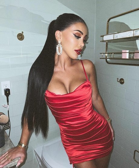 Isabel Raad exclusive actress img