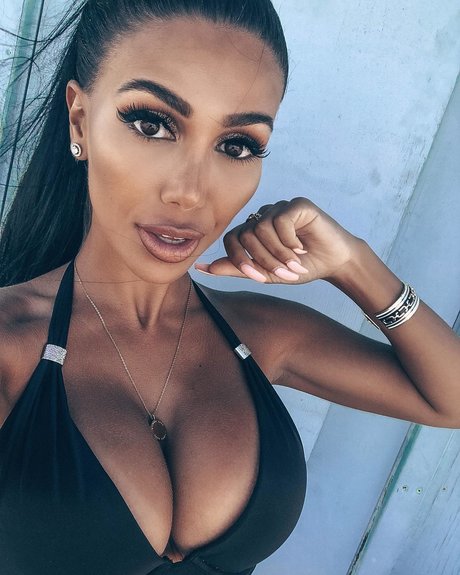 Isabel Raad pretty model pic