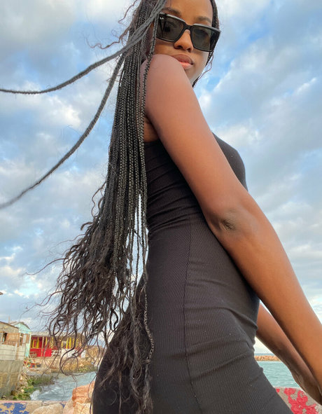 onlybombshell model erotic pictures