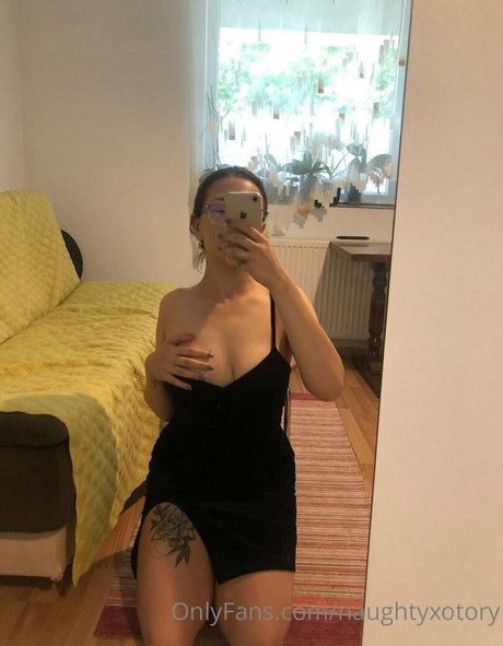 naughtyxotory star hot pictures