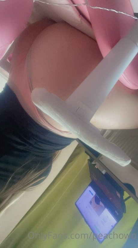 peachowo model perfect photo