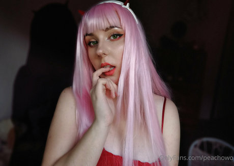 peachowo nude actress pictures