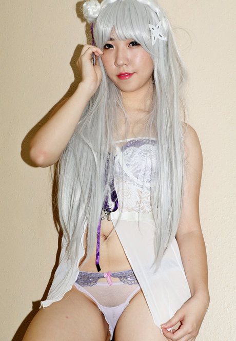 Yoonie model nude img