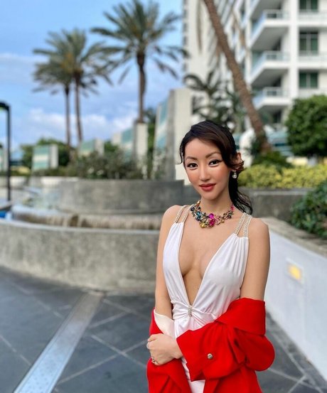 Yeonmi Park hot model img