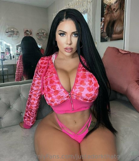 justadorkthatglewup star nude photos