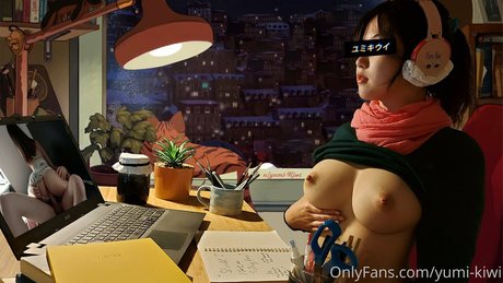 Yumi Kiwi star hot photo