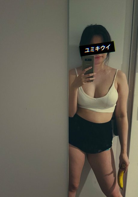 Yumi Kiwi model naked picture