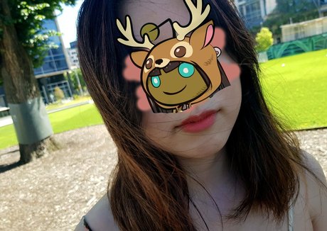 Yumi Kiwi erotic model image