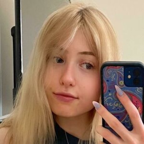 bambiSkye erotic model photo