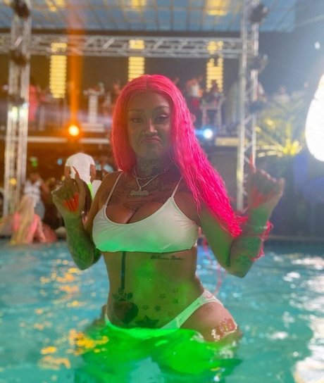 Donna Lombardi beautiful star image