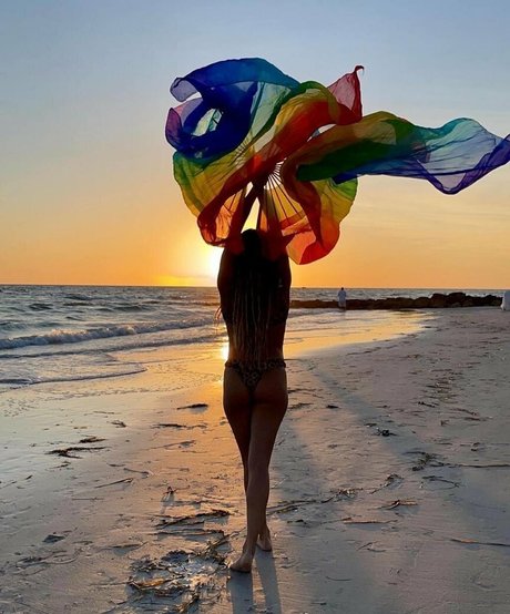 naomiswann perfect star picture