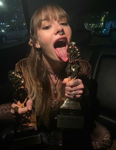 naomiswann beautiful model photo