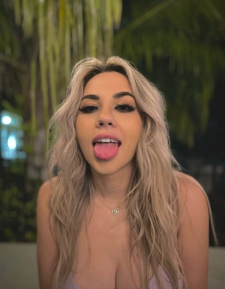 EliteMilk model sexy picture