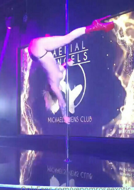 venomroseexotic model porn pics