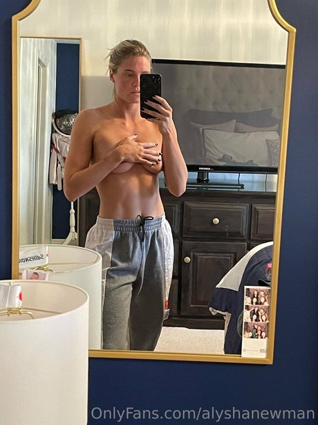 Alysha Newman star art photos