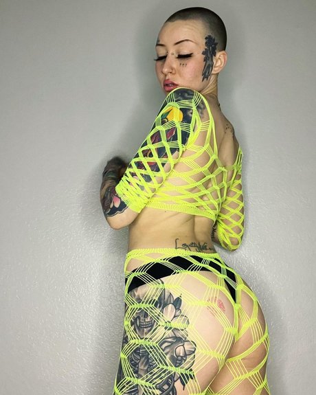 xovalerie star erotic pics