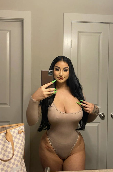 Sarahsoho pornstar hd picture