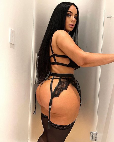 Gemstar model beautiful img