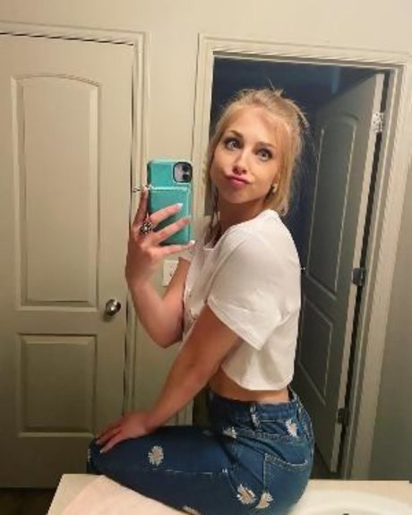 Katiedaisy model art img