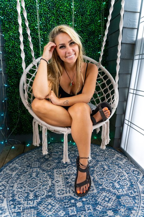 Moody feet pornstar nudes pic