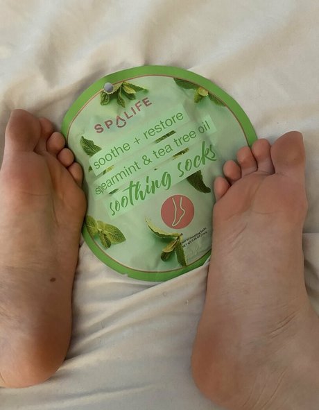 _angdje naked model img