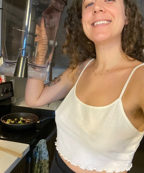 Nicole Quinn model pornographic images