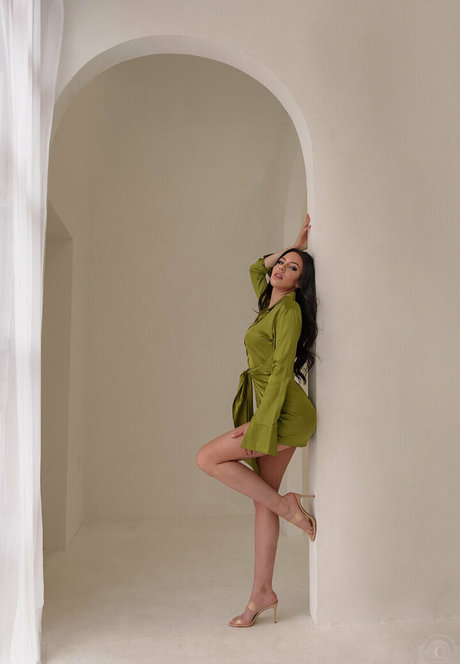 Emma Sinclair naked model pics