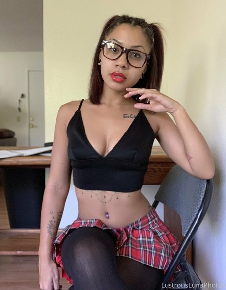 The Lovely Luna xxx actress photos