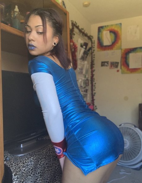 The Lovely Luna nude model images