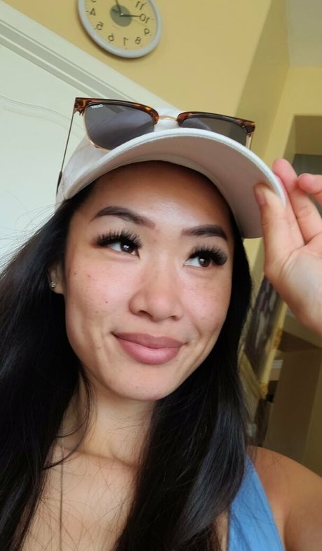 Elizabeth Tran porn model image