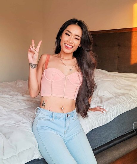 Elizabeth Tran star hd photos