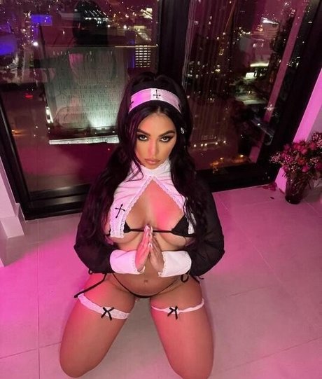 Exoticesmeralda star naked image