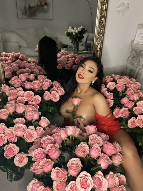 Exoticesmeralda pornographic model pictures