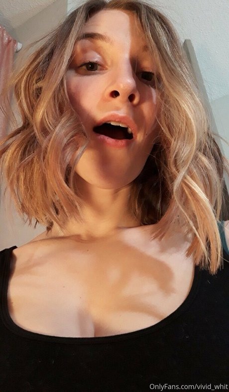 Vivid Whit model hot pic