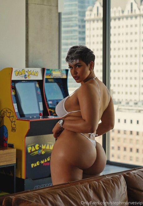 Steph Murves pretty actress pictures