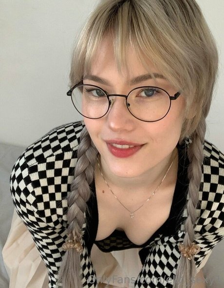 elin sexy1 star top images