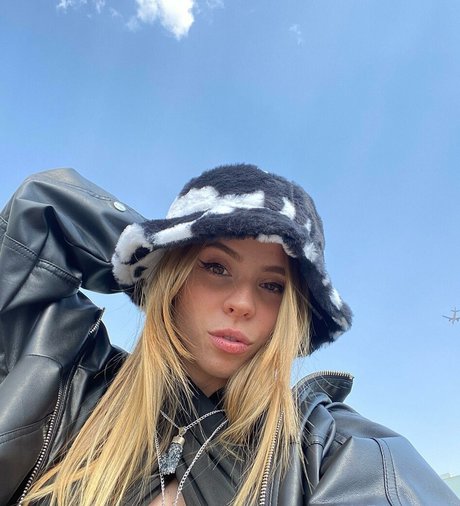 Anasoclash naked model pics