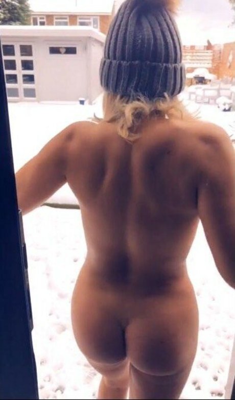 Megan Barton Hanson model pornographic pictures