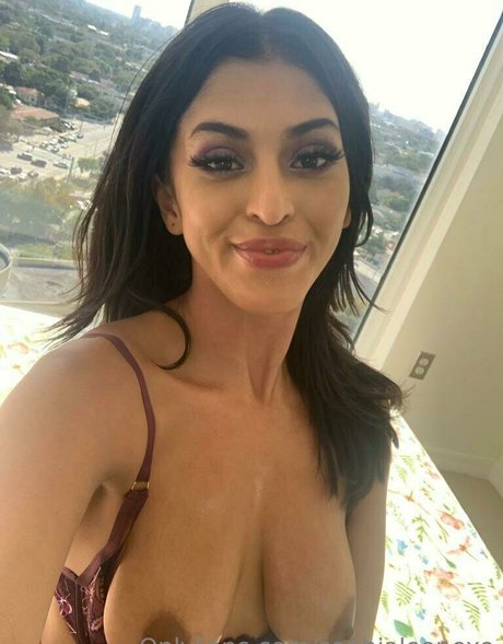 Sophia Leone star hot photo