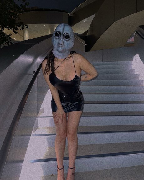 Bear Jocelyn model naked image